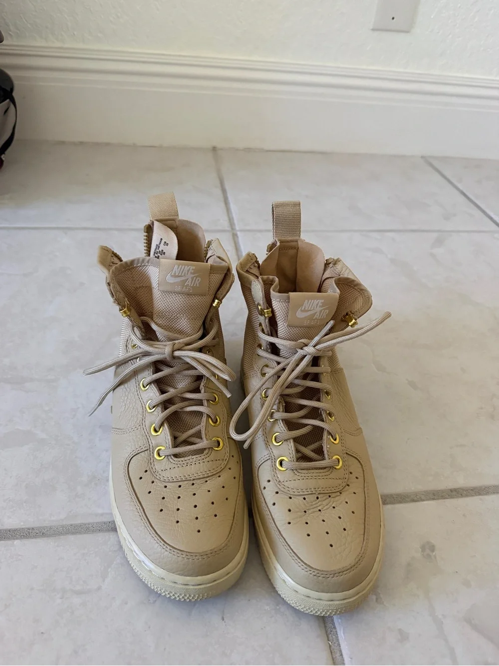 Nike us tan